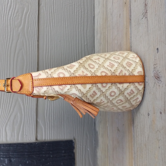 ❌️🚫 SOLD! Dooney & Bourke Vintage Coated Cotton Crossword Bucket Bag & Wallet - Picture 6 of 16